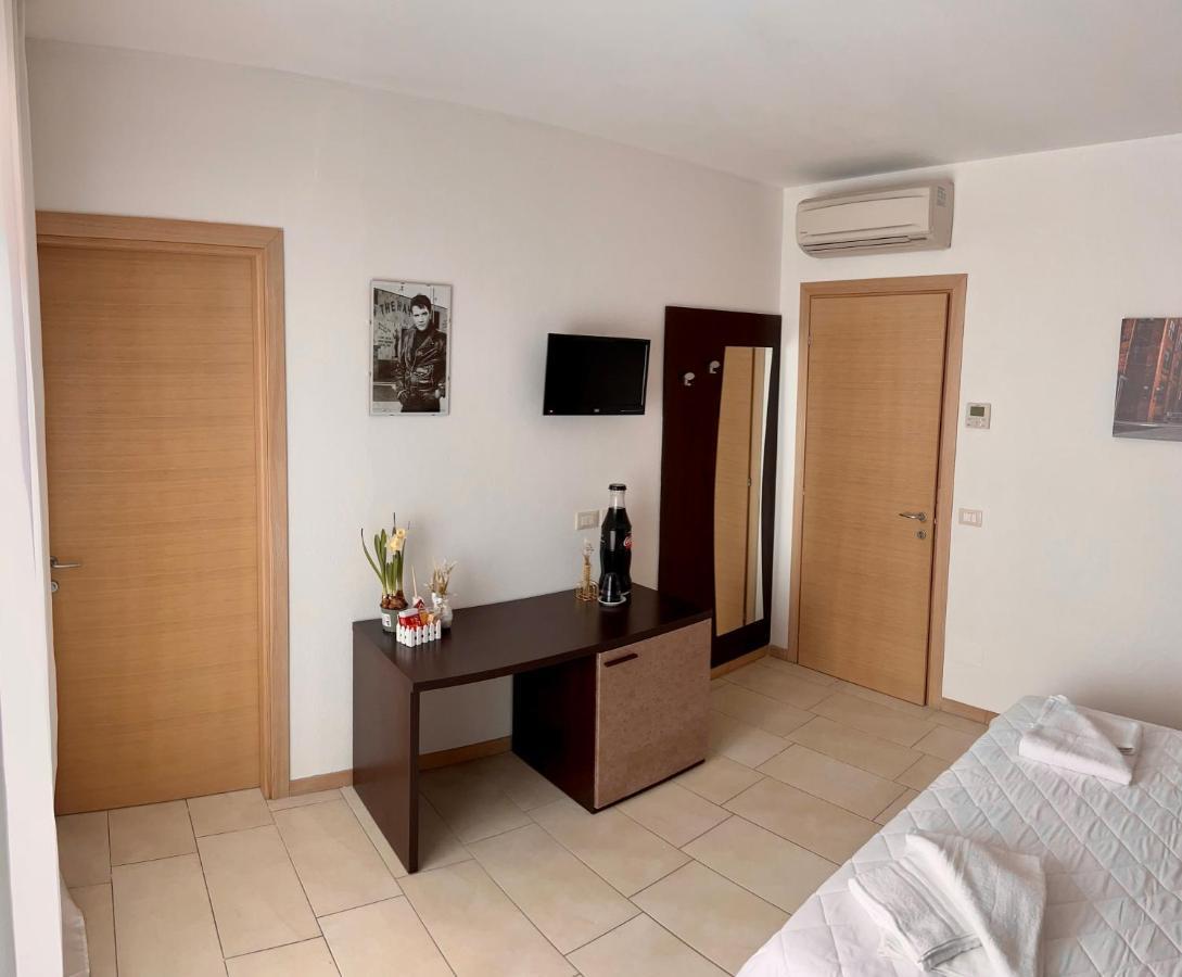 Bed & Breakfast La Rondinella Cerasolo Exterior foto